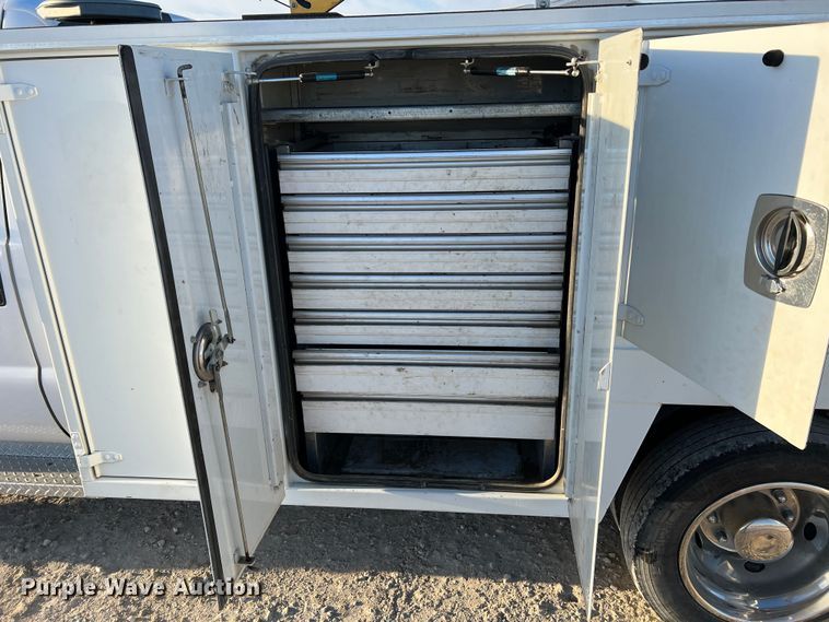 image for item MM9045 2003 Ford F550 Super Duty XL  utility / service truck