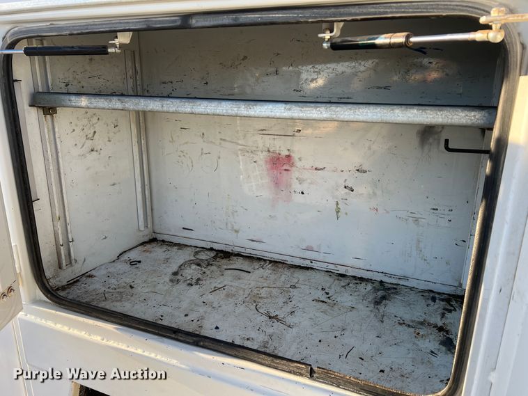 image for item MM9045 2003 Ford F550 Super Duty XL  utility / service truck