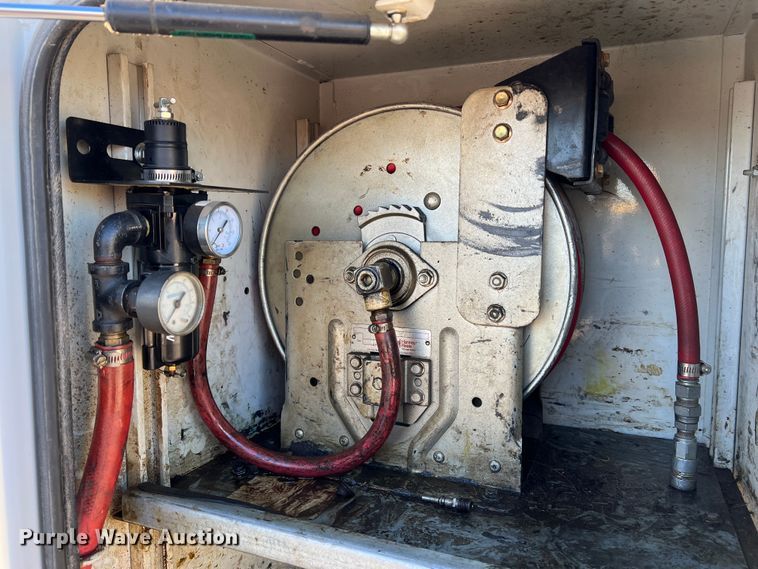 image for item MM9045 2003 Ford F550 Super Duty XL  utility / service truck