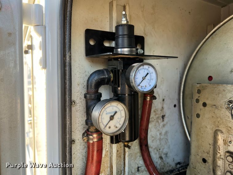 image for item MM9045 2003 Ford F550 Super Duty XL  utility / service truck