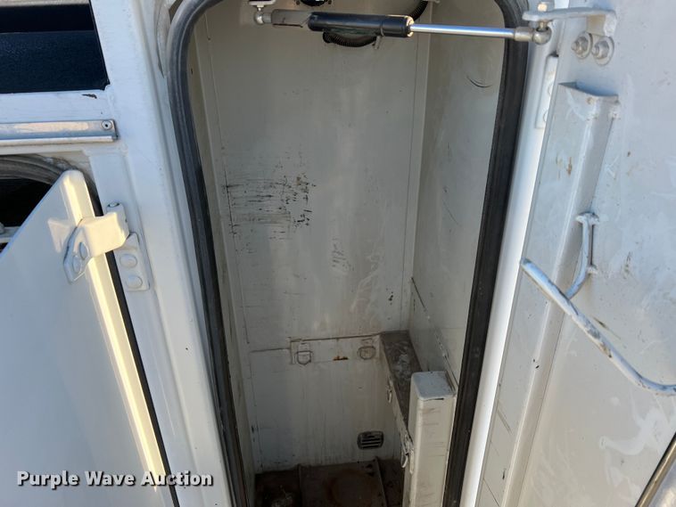 image for item MM9045 2003 Ford F550 Super Duty XL  utility / service truck