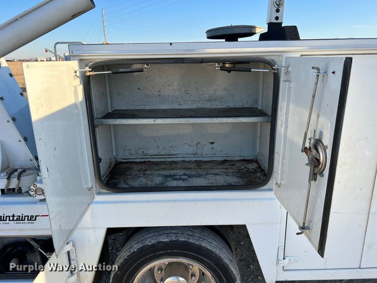 image for item MM9045 2003 Ford F550 Super Duty XL  utility / service truck