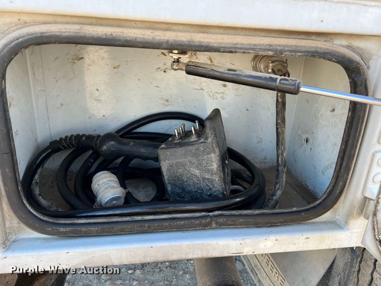 image for item MM9045 2003 Ford F550 Super Duty XL  utility / service truck