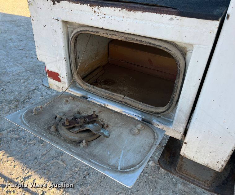 image for item MM9045 2003 Ford F550 Super Duty XL  utility / service truck