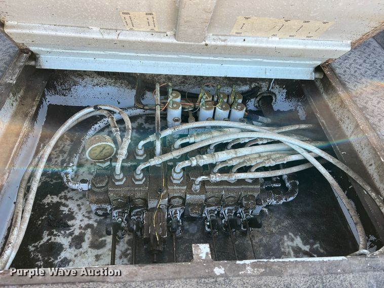 image for item MM9045 2003 Ford F550 Super Duty XL  utility / service truck