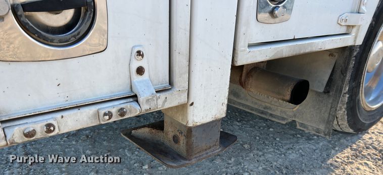 image for item MM9045 2003 Ford F550 Super Duty XL  utility / service truck