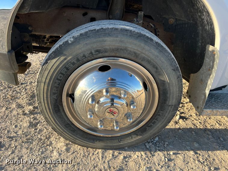 image for item MM9045 2003 Ford F550 Super Duty XL  utility / service truck