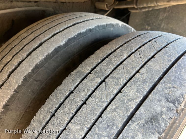 image for item MM9045 2003 Ford F550 Super Duty XL  utility / service truck