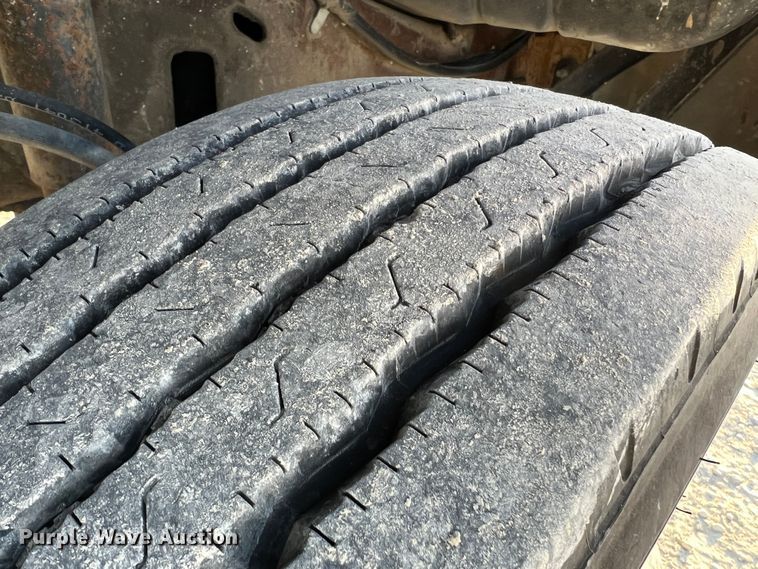 image for item MM9045 2003 Ford F550 Super Duty XL  utility / service truck