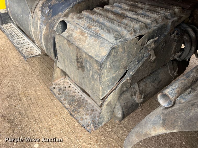 image for item MM9060 2006 International 8600  dump truck