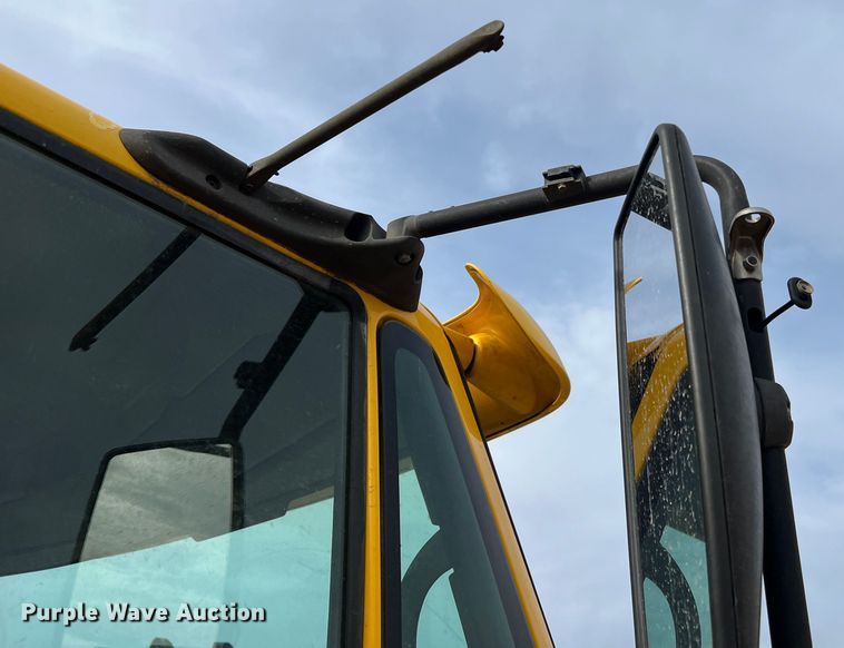 image for item MM9060 2006 International 8600  dump truck