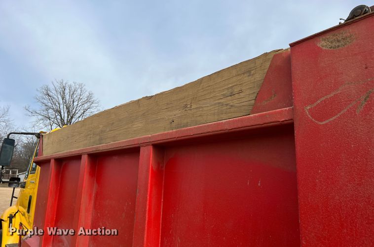 image for item MM9060 2006 International 8600  dump truck