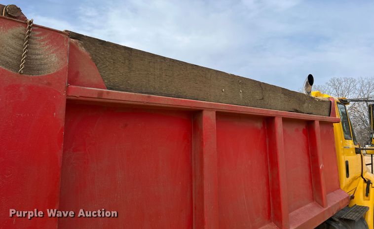 image for item MM9060 2006 International 8600  dump truck