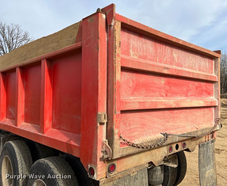 image for item MM9060 2006 International 8600  dump truck