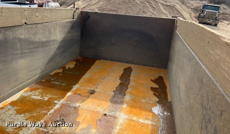 image for item MM9060 2006 International 8600  dump truck