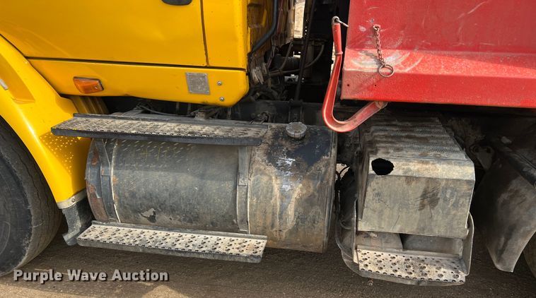 image for item MM9060 2006 International 8600  dump truck