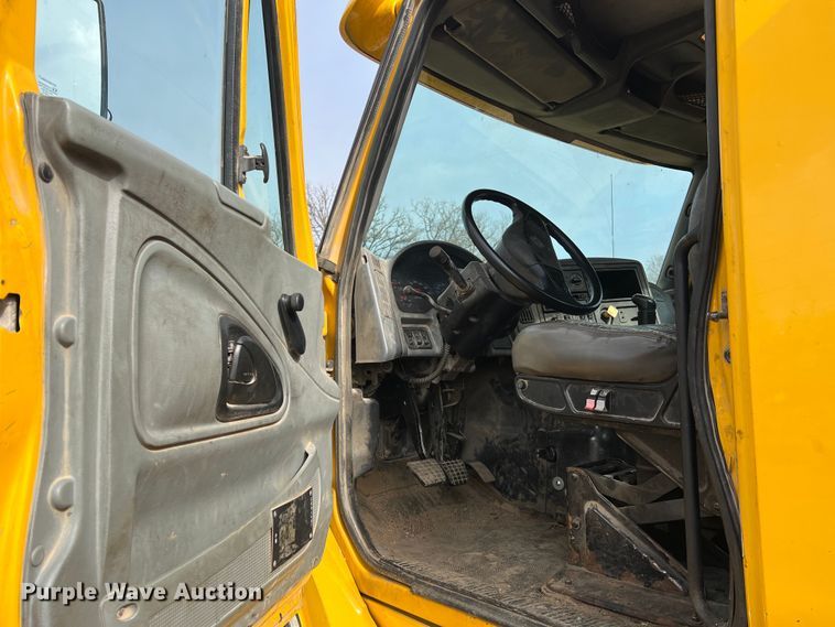 image for item MM9060 2006 International 8600  dump truck