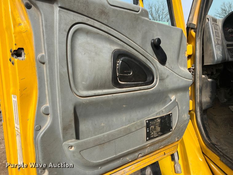 image for item MM9060 2006 International 8600  dump truck