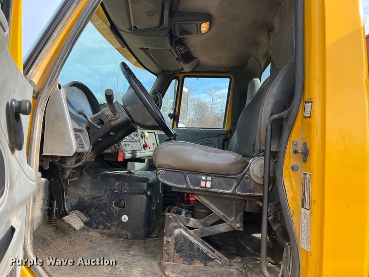 image for item MM9060 2006 International 8600  dump truck