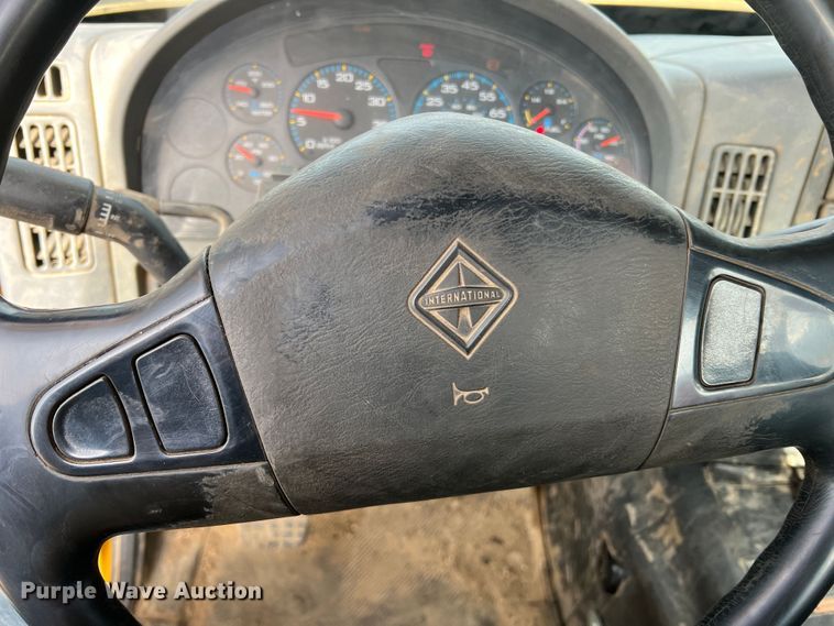 image for item MM9060 2006 International 8600  dump truck