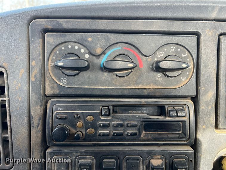 image for item MM9060 2006 International 8600  dump truck