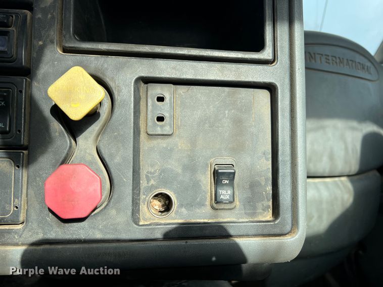 image for item MM9060 2006 International 8600  dump truck