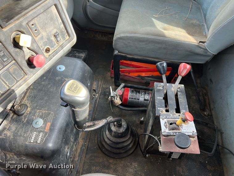 image for item MM9060 2006 International 8600  dump truck