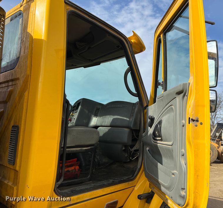 image for item MM9060 2006 International 8600  dump truck