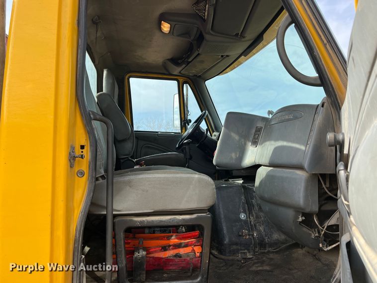 image for item MM9060 2006 International 8600  dump truck