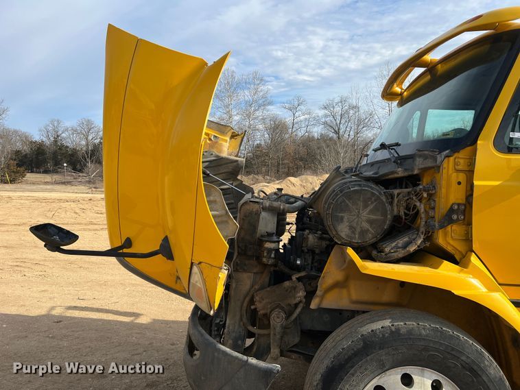 image for item MM9060 2006 International 8600  dump truck