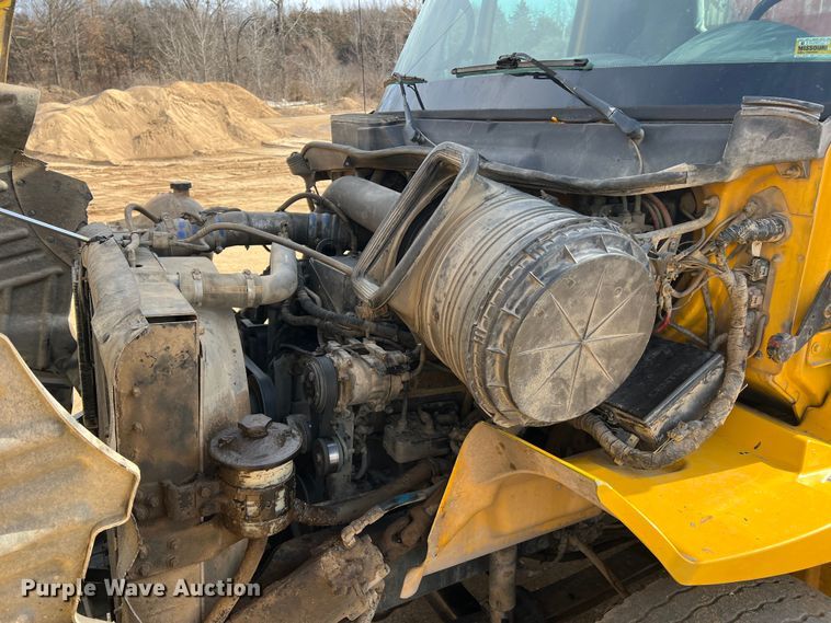 image for item MM9060 2006 International 8600  dump truck