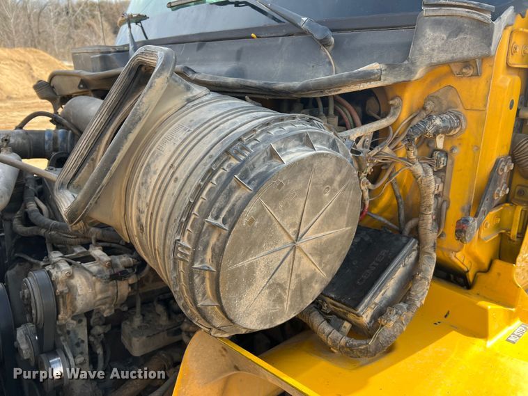 image for item MM9060 2006 International 8600  dump truck