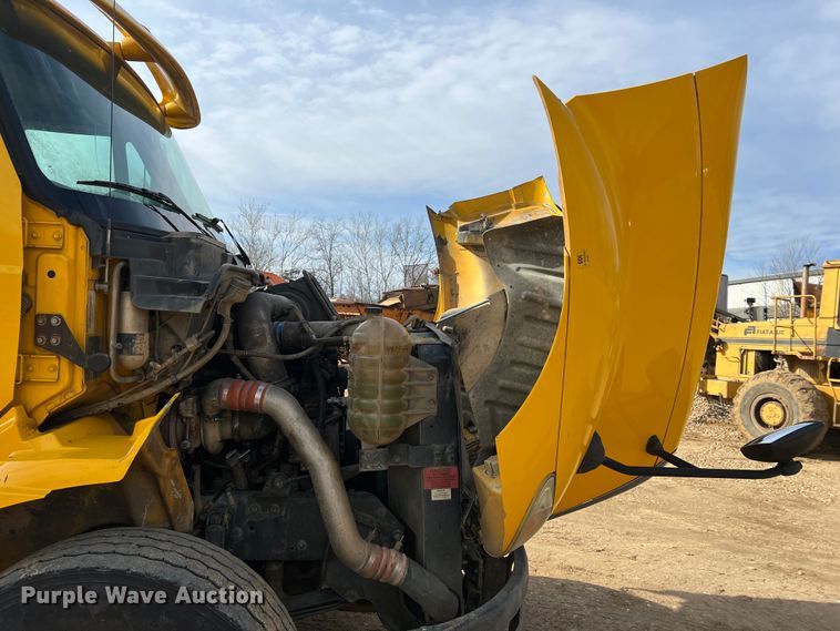 image for item MM9060 2006 International 8600  dump truck