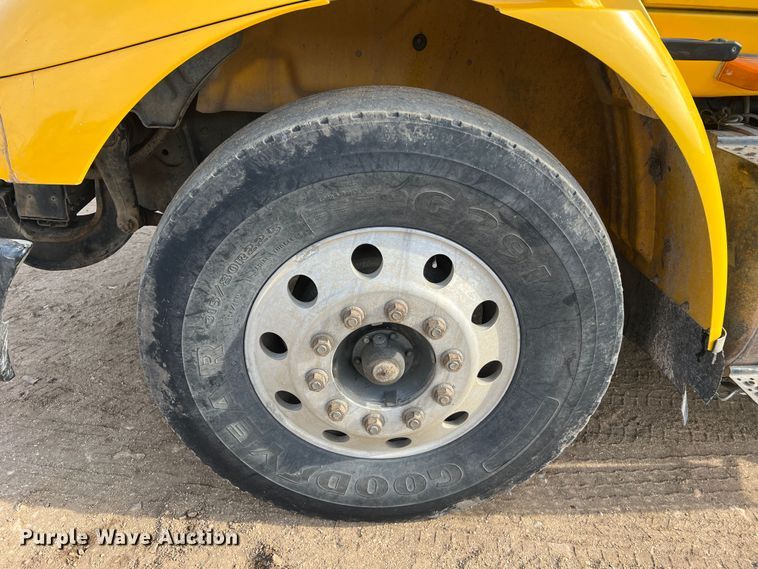 image for item MM9060 2006 International 8600  dump truck