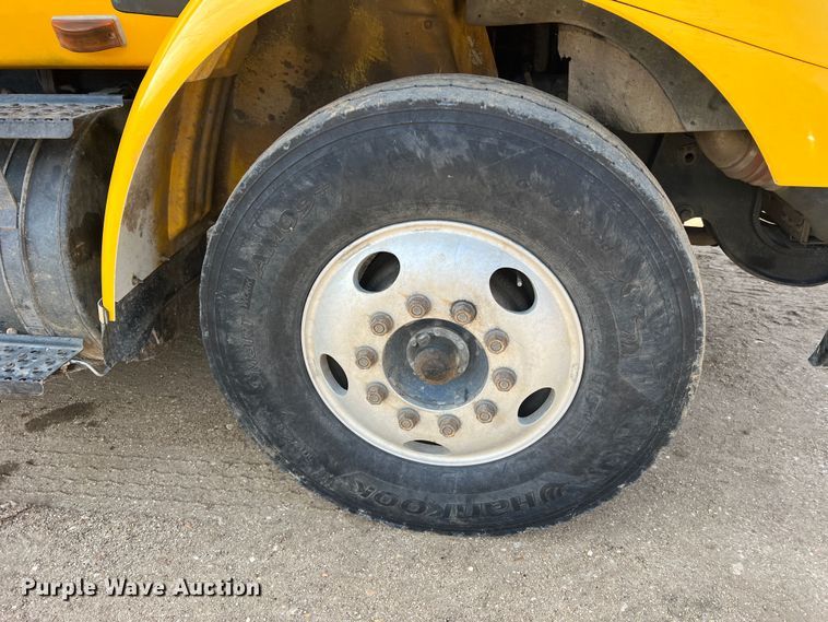 image for item MM9060 2006 International 8600  dump truck