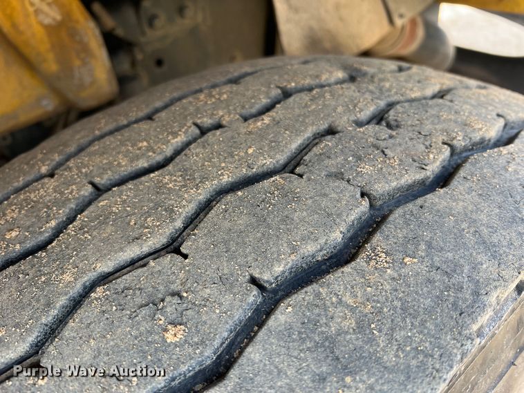 image for item MM9060 2006 International 8600  dump truck