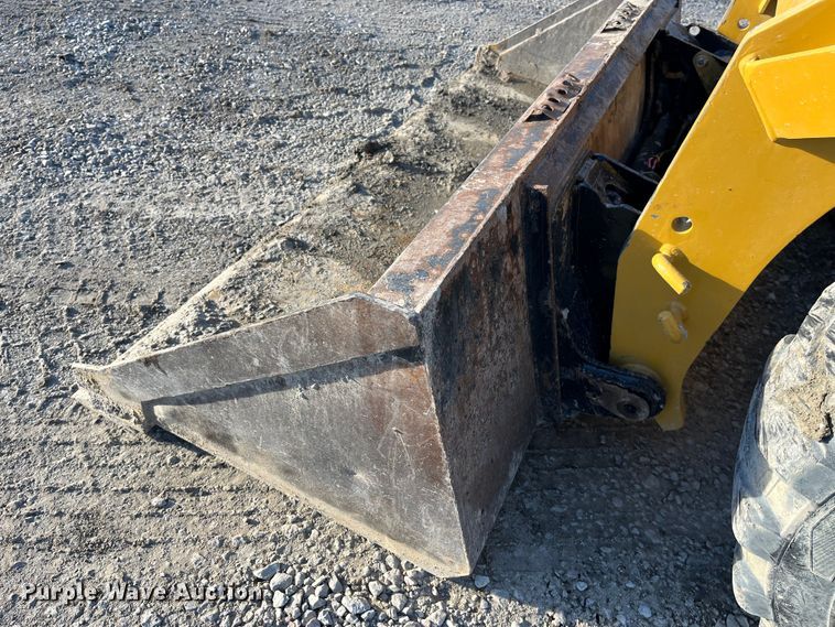 image for item MW9462 2015 Caterpillar 262D  skid steer loader