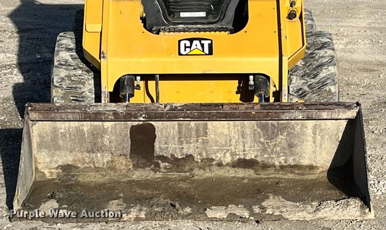 image for item MW9462 2015 Caterpillar 262D  skid steer loader