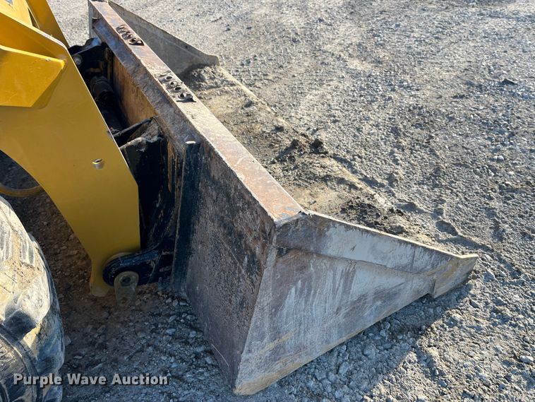 image for item MW9462 2015 Caterpillar 262D  skid steer loader