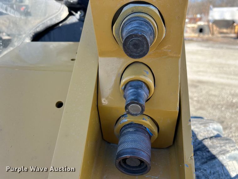 image for item MW9462 2015 Caterpillar 262D  skid steer loader