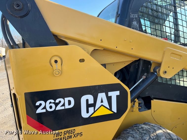 image for item MW9462 2015 Caterpillar 262D  skid steer loader