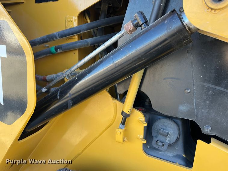 image for item MW9462 2015 Caterpillar 262D  skid steer loader