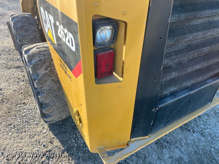 image for item MW9462 2015 Caterpillar 262D  skid steer loader
