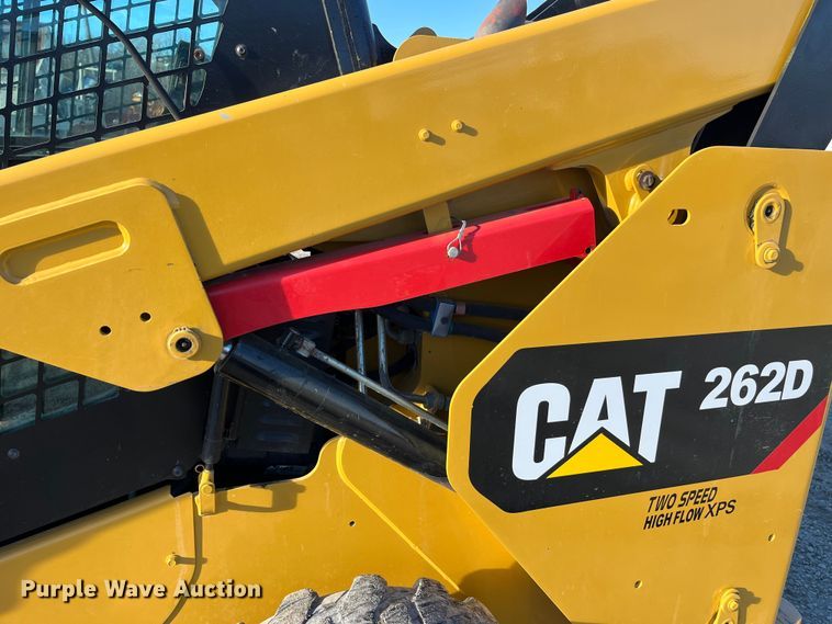 image for item MW9462 2015 Caterpillar 262D  skid steer loader