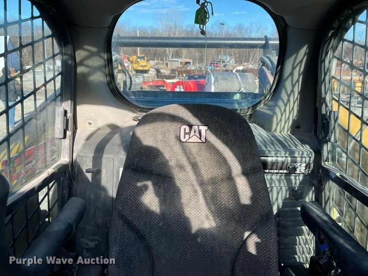 image for item MW9462 2015 Caterpillar 262D  skid steer loader