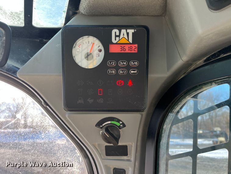 image for item MW9462 2015 Caterpillar 262D  skid steer loader