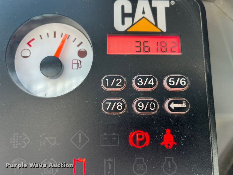 image for item MW9462 2015 Caterpillar 262D  skid steer loader