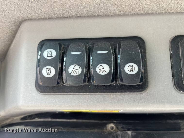 image for item MW9462 2015 Caterpillar 262D  skid steer loader