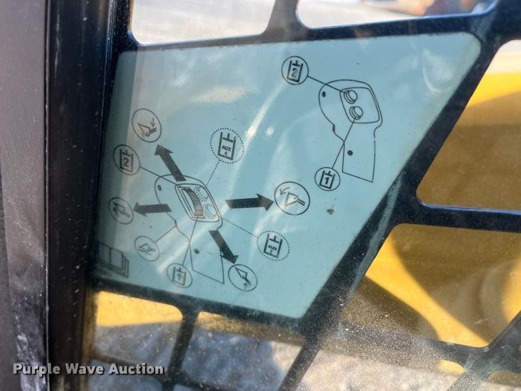 image for item MW9462 2015 Caterpillar 262D  skid steer loader