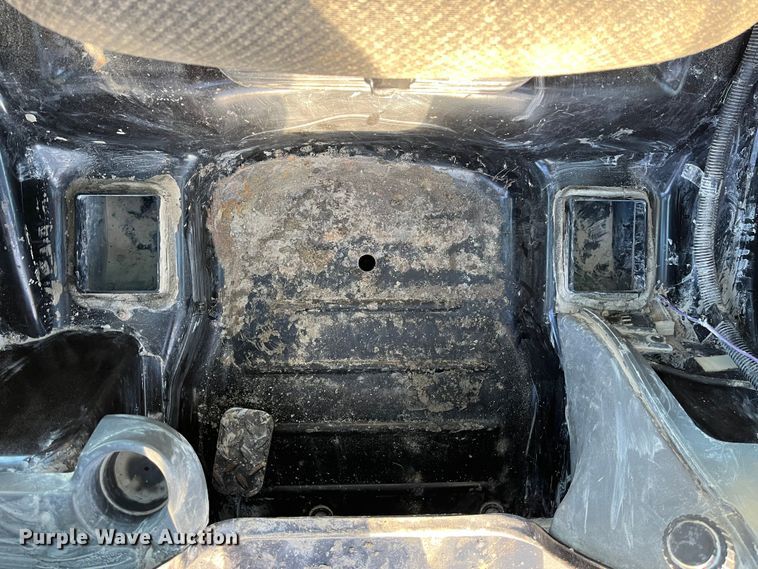 image for item MW9462 2015 Caterpillar 262D  skid steer loader